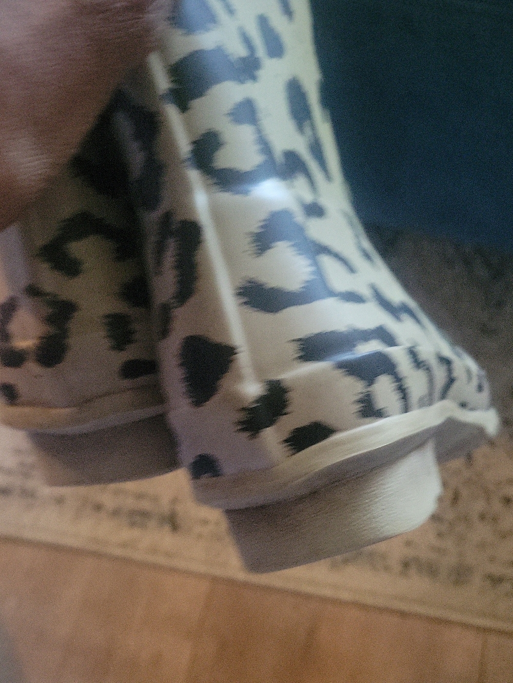 Hunter Leopard-Print Tall Rain Boots in Cream and Black. Girls Size 3 - Picture 6 of 7